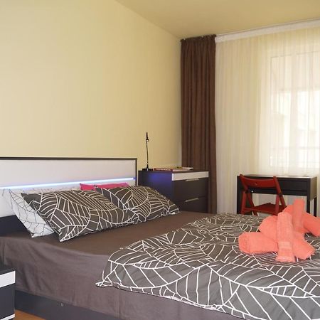 Spacious 2Bdr - Free Parking - Walk Everywhere - 300 Mbps Wifi Varna Exterior foto