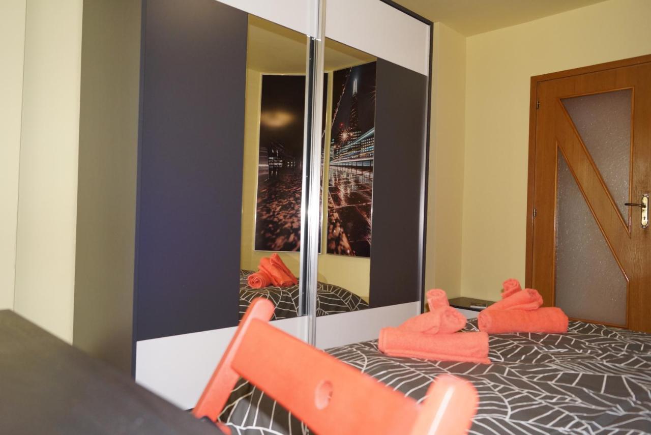 Spacious 2Bdr - Free Parking - Walk Everywhere - 300 Mbps Wifi Varna Exterior foto