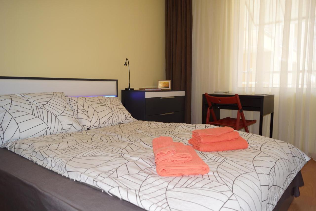 Spacious 2Bdr - Free Parking - Walk Everywhere - 300 Mbps Wifi Varna Exterior foto